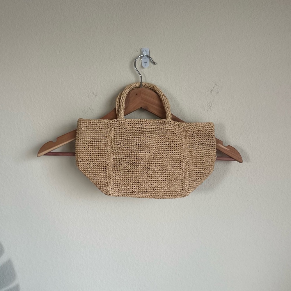 Woven Straw Tote Bag in Natural - Lightweight Summer Handbag - Picture 4 of 16